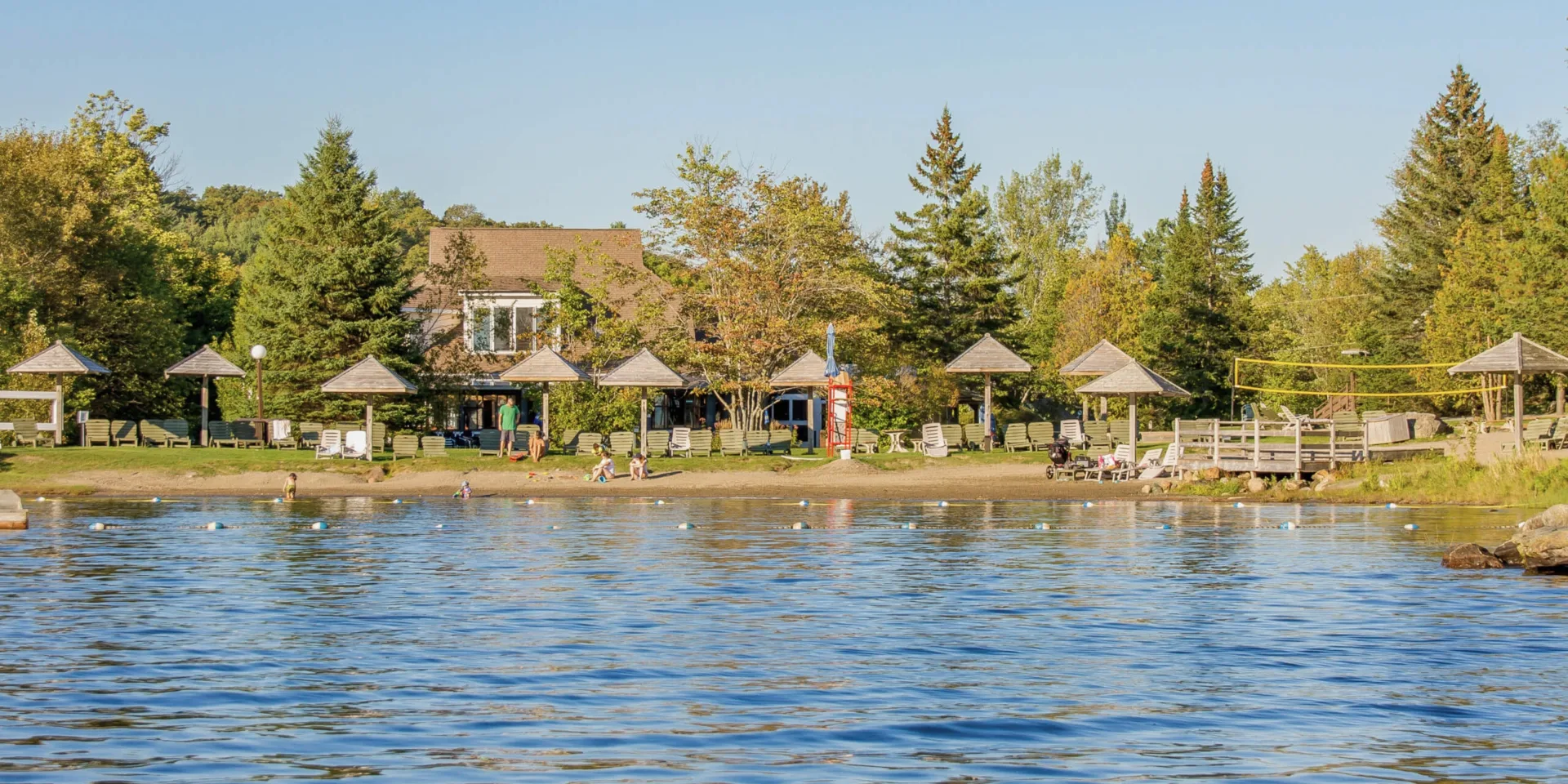 Plage au bord du lac Stukely